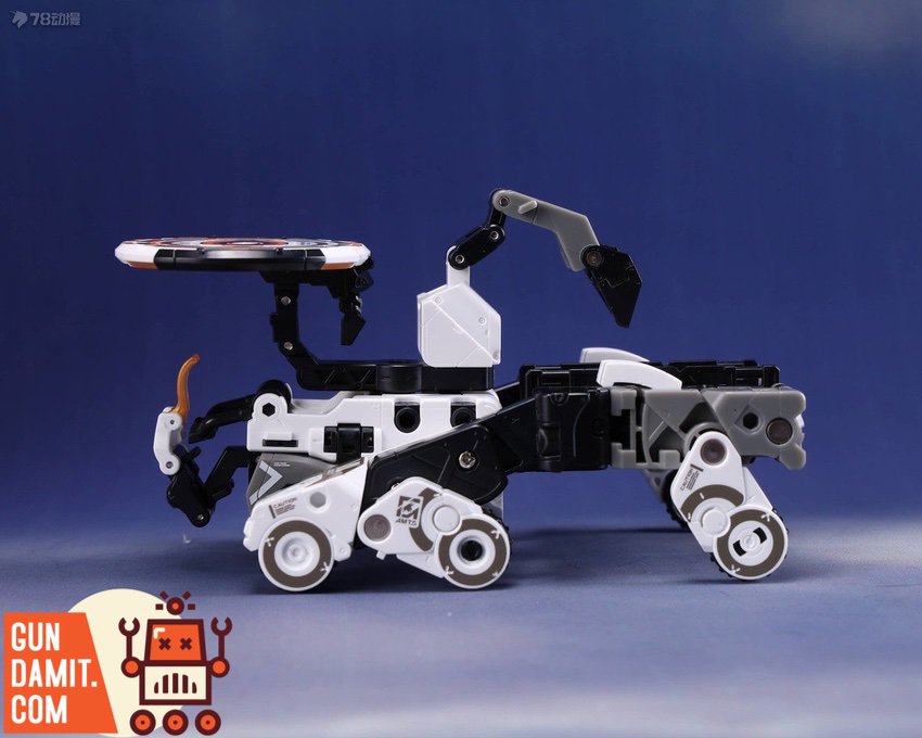 52Toys MegaBox MB-24 Actaeon beast mode side view showing mechanical stag beetle form 52Toys MegaBox MB-24 Actaeon beast mode side view showing mechanical stag beetle form