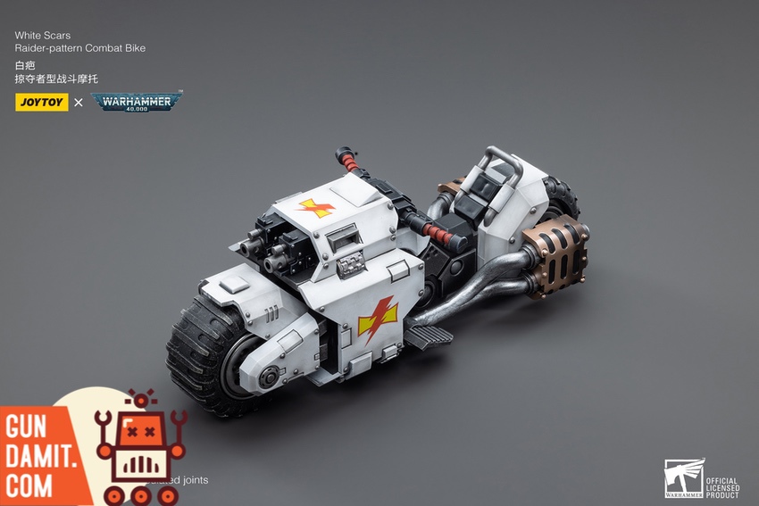 JoyToy WH40K White Scars Raider Bike three-quarter view from above JoyToy WH40K White Scars Raider Bike three-quarter view from above