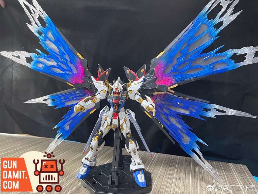Point Factory MGEX Strike Freedom clear wings assembled on model kit showing color effect Point Factory MGEX Strike Freedom clear wings assembled on model kit showing color effect