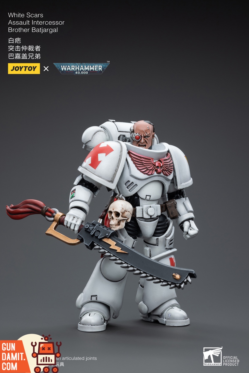 JoyToy White Scars Brother Batjargal action pose with chainsword charging forward JoyToy White Scars Brother Batjargal action pose with chainsword charging forward