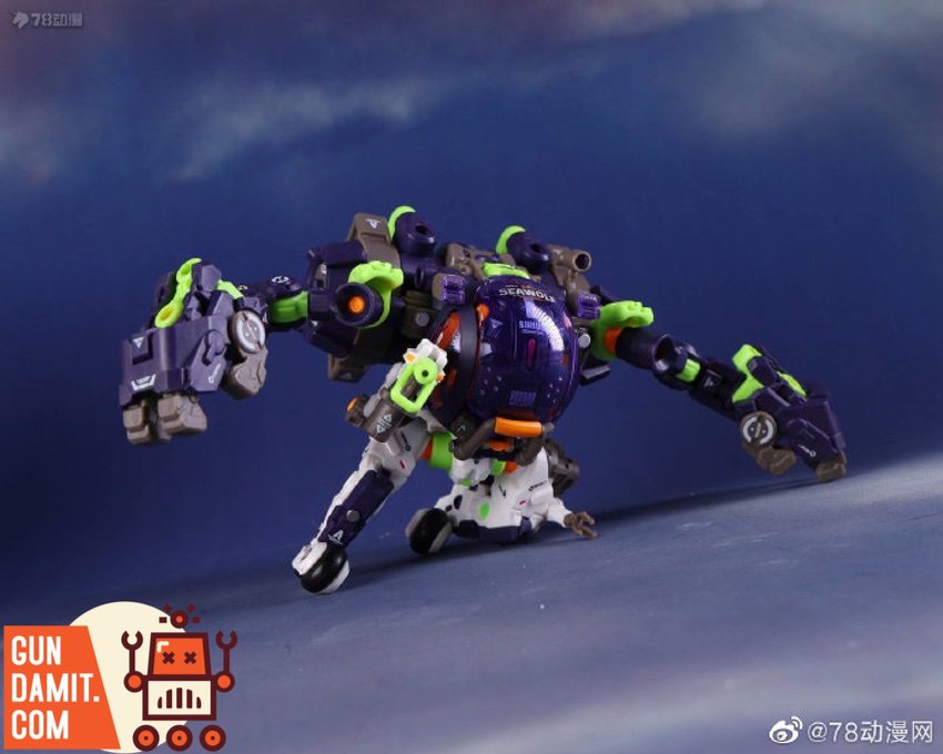 Earnestcore Craft RB-17S Sea Wolf main mecha in gorilla-like combat stance Earnestcore Craft RB-17S Sea Wolf main mecha in gorilla-like combat stance