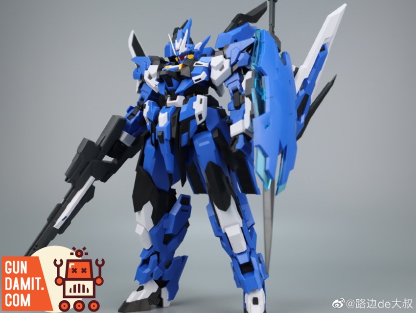 Orange Cat Industry Estailev 1/100 model kit front view in blue armor with shield and beam rifle Orange Cat Industry Estailev 1/100 model kit front view in blue armor with shield and beam rifle