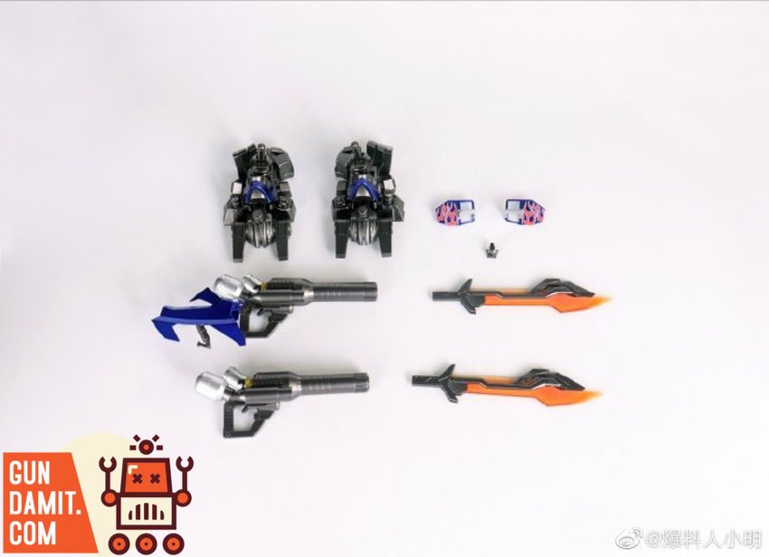 4th Party DLX Optimus Prime Revenge of the Fallen front standing pose with dual energon swords 4th Party DLX Optimus Prime Revenge of the Fallen front standing pose with dual energon swords
