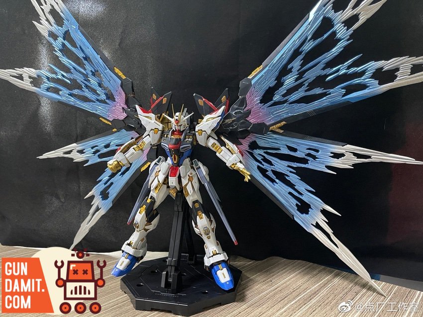 Point Factory Studio 1/100 MGEX Strike Freedom Gundam with Wings of Light upgrade kit fully assembled front view Point Factory Studio 1/100 MGEX Strike Freedom Gundam with Wings of Light upgrade kit fully assembled front view