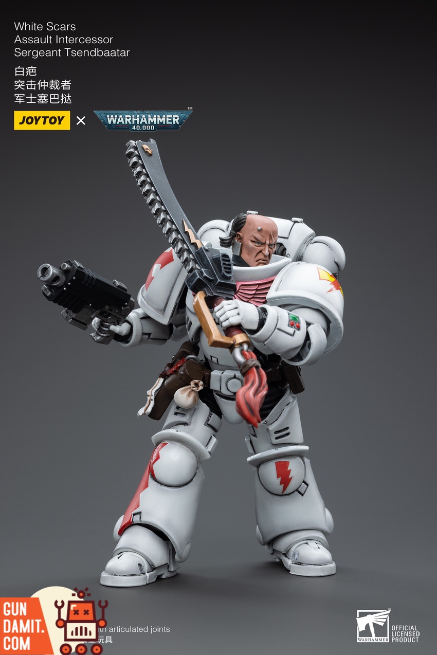 JoyToy White Scars Sergeant Tsendbaatar helmetless head sculpt with bolt pistol and chainsword JoyToy White Scars Sergeant Tsendbaatar helmetless head sculpt with bolt pistol and chainsword