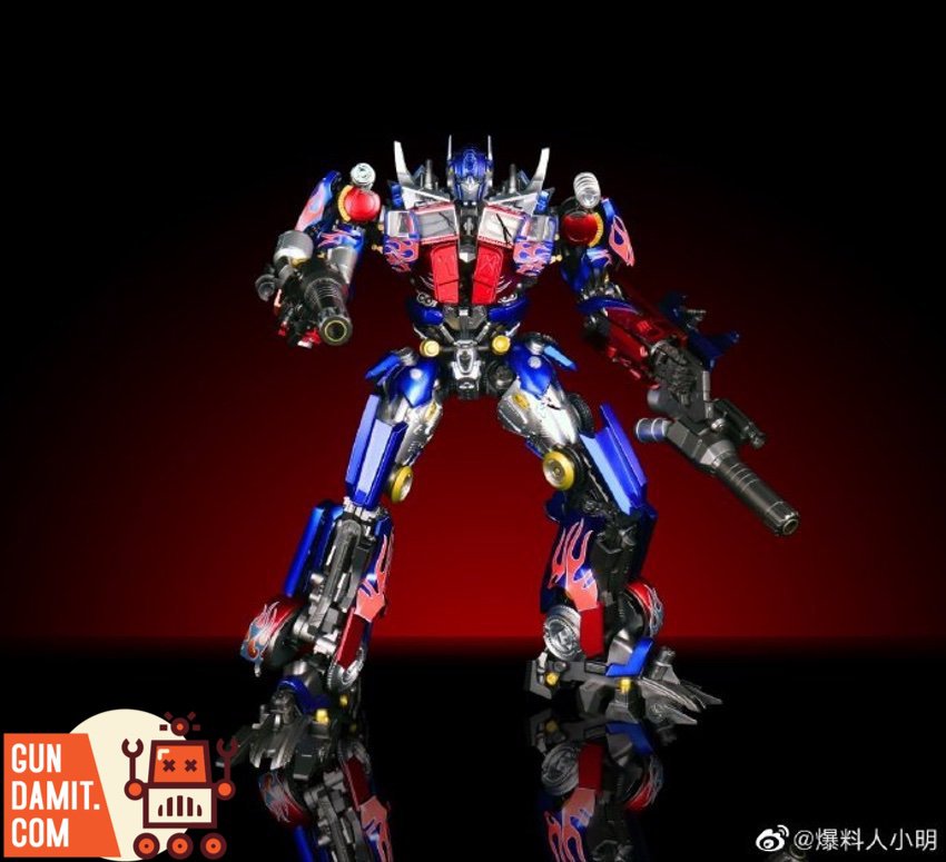 4th Party DLX Optimus Prime rear view showing backpack and flame detail 4th Party DLX Optimus Prime rear view showing backpack and flame detail