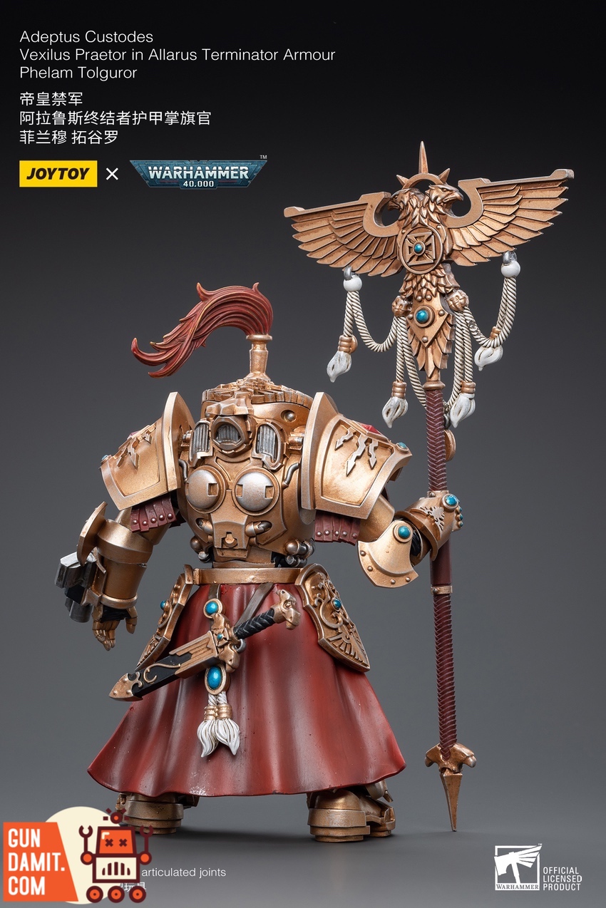 JoyToy WH40K Phelam Tolguror side view with ceremonial vexilla and armor detail JoyToy WH40K Phelam Tolguror side view with ceremonial vexilla and armor detail