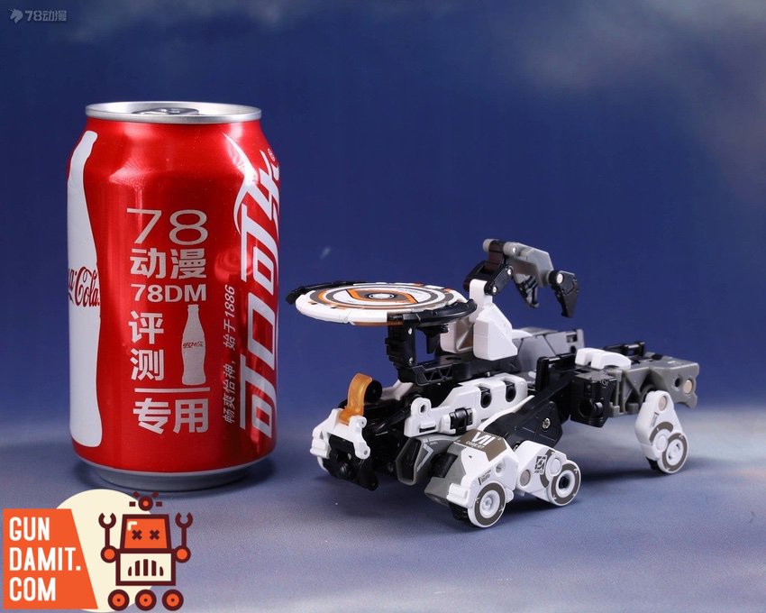 52Toys MegaBox MB-24 Actaeon alternate angle showing leg articulation 52Toys MegaBox MB-24 Actaeon alternate angle showing leg articulation