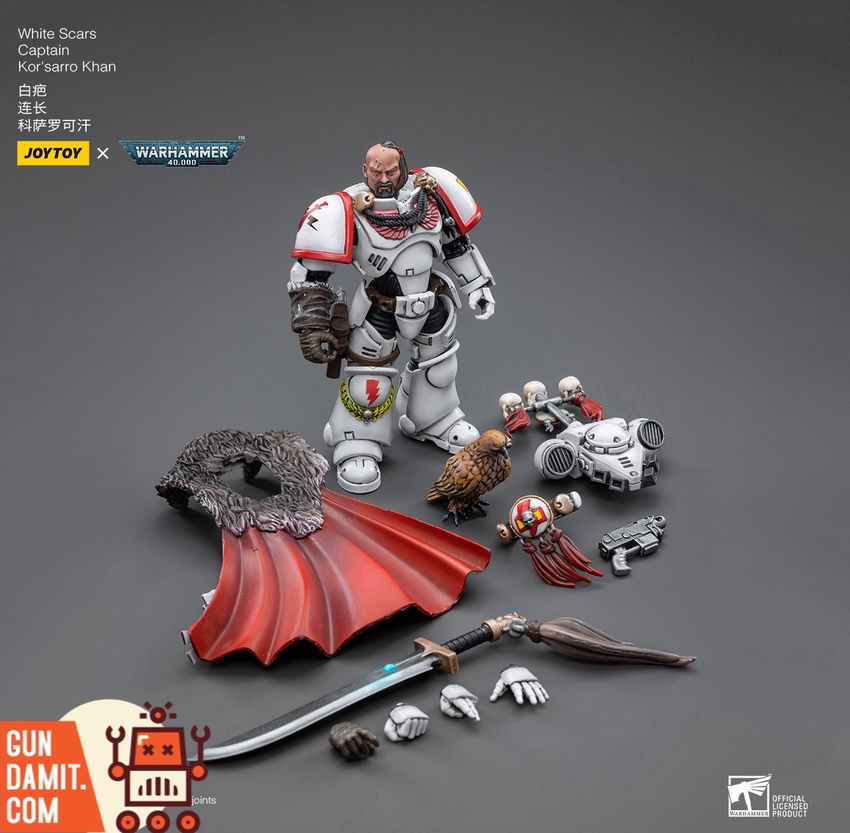 JoyToy 1/18 WH40K White Scars Captain Kor'sarro Khan with accessories eagle cape and weapons layout JoyToy 1/18 WH40K White Scars Captain Kor'sarro Khan with accessories eagle cape and weapons layout