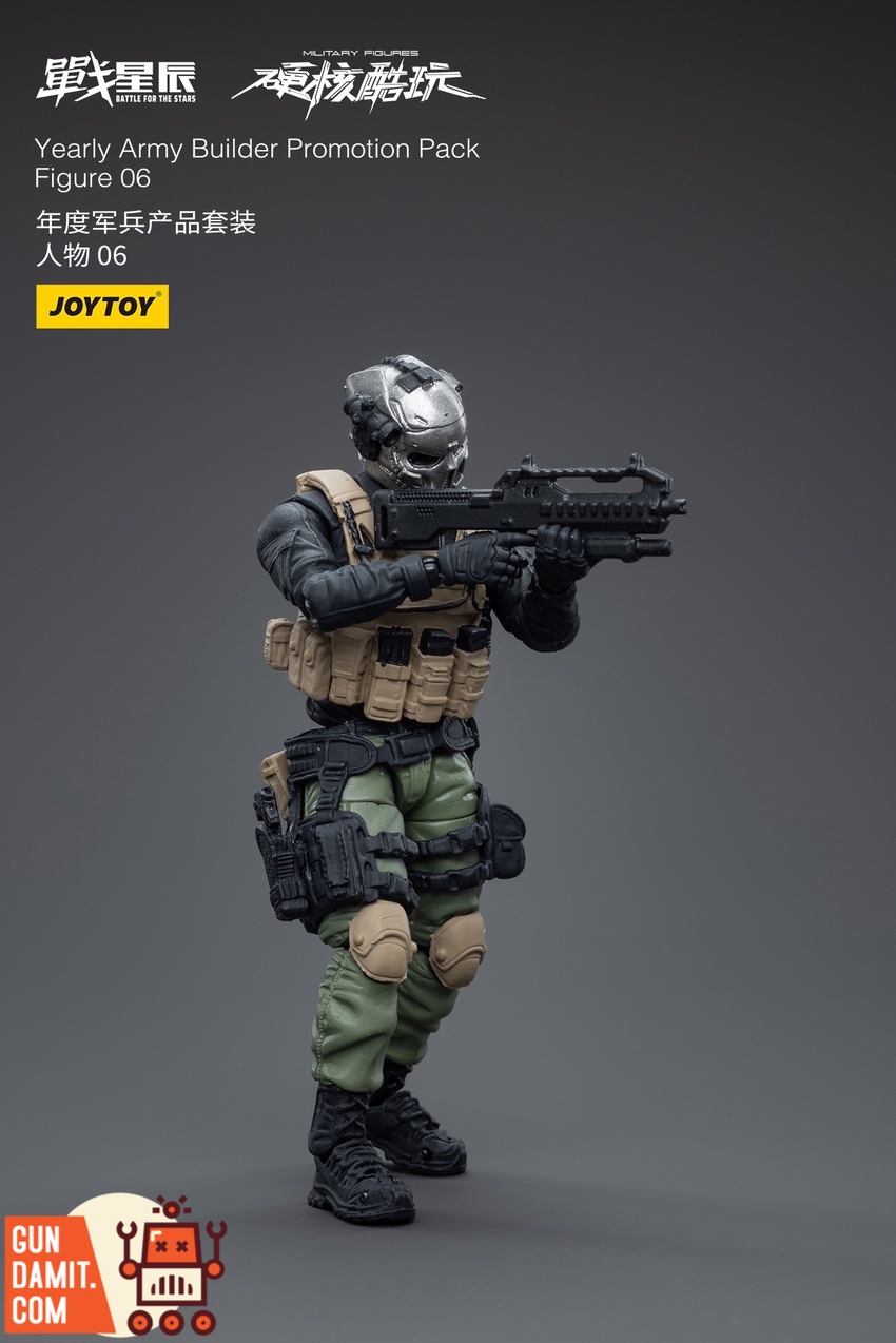 JoyToy 1/18 Army Builder Figure 06 rear view with gear and equipment JoyToy 1/18 Army Builder Figure 06 rear view with gear and equipment