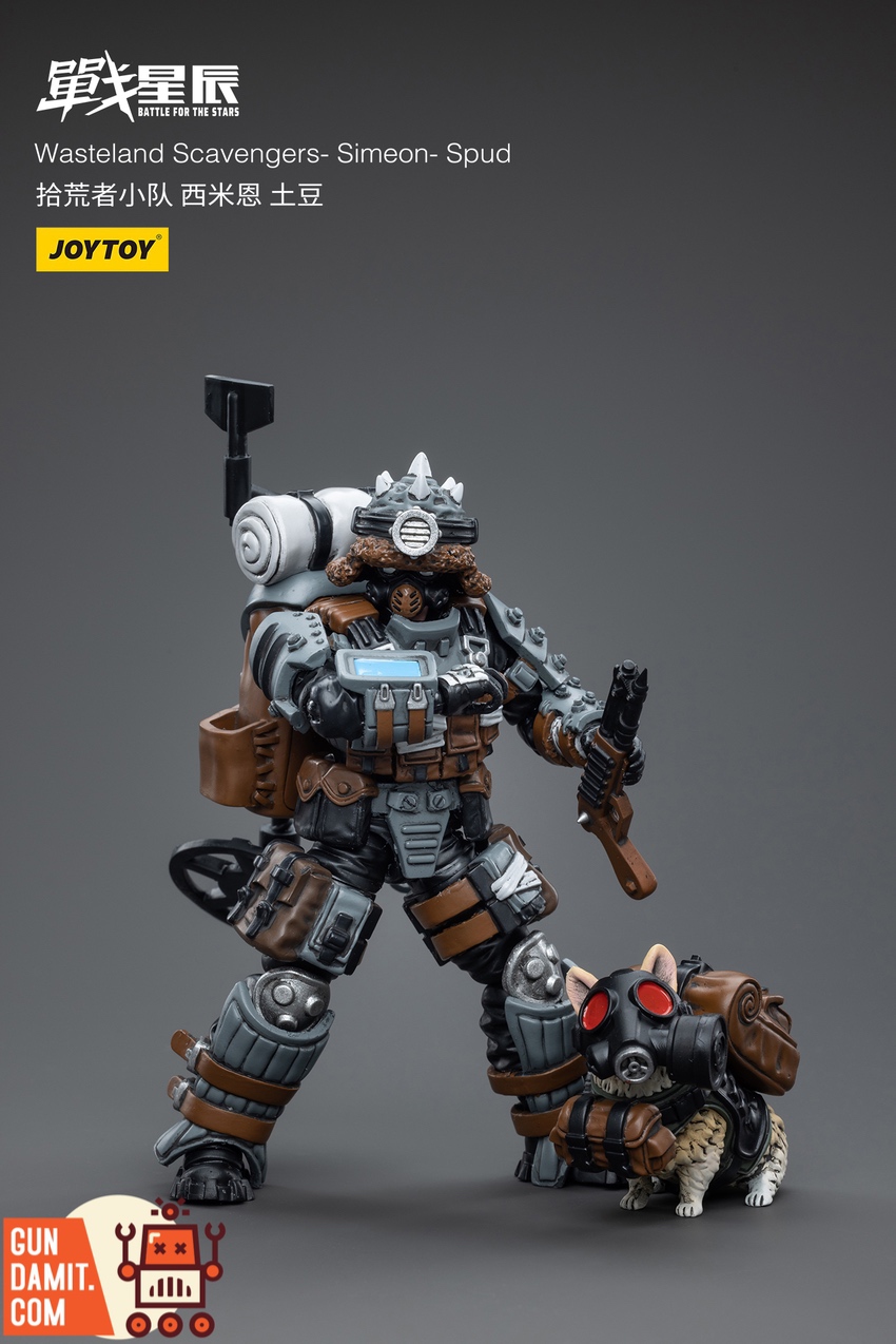 JoyToy 1/18 Battle for the Stars Wasteland Scavengers Simeon with spiked helmet and mechanical pet Spud JoyToy 1/18 Battle for the Stars Wasteland Scavengers Simeon with spiked helmet and mechanical pet Spud