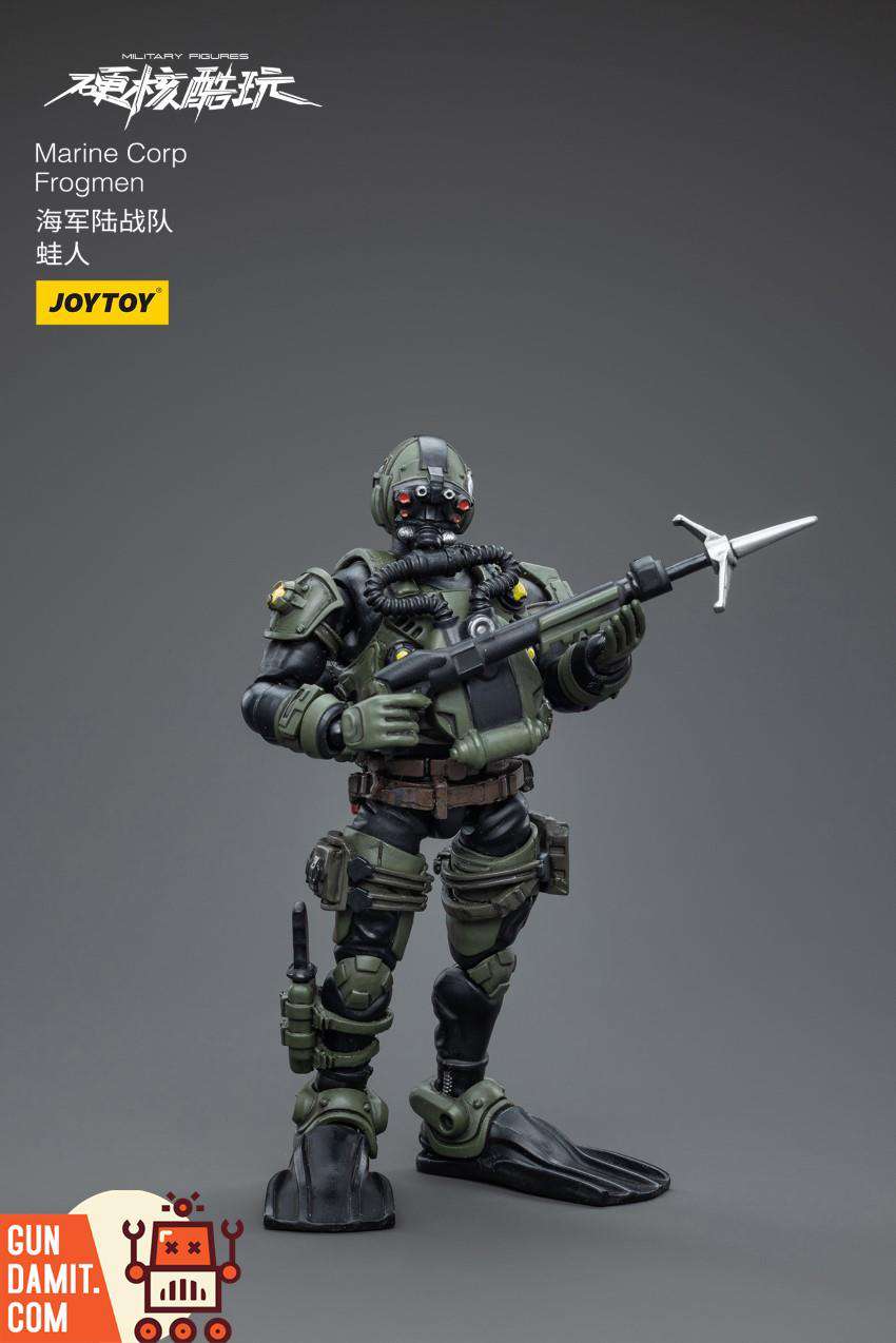 JoyToy Marine Corp Frogmen close-up of diving helmet with red sensor eyes JoyToy Marine Corp Frogmen close-up of diving helmet with red sensor eyes