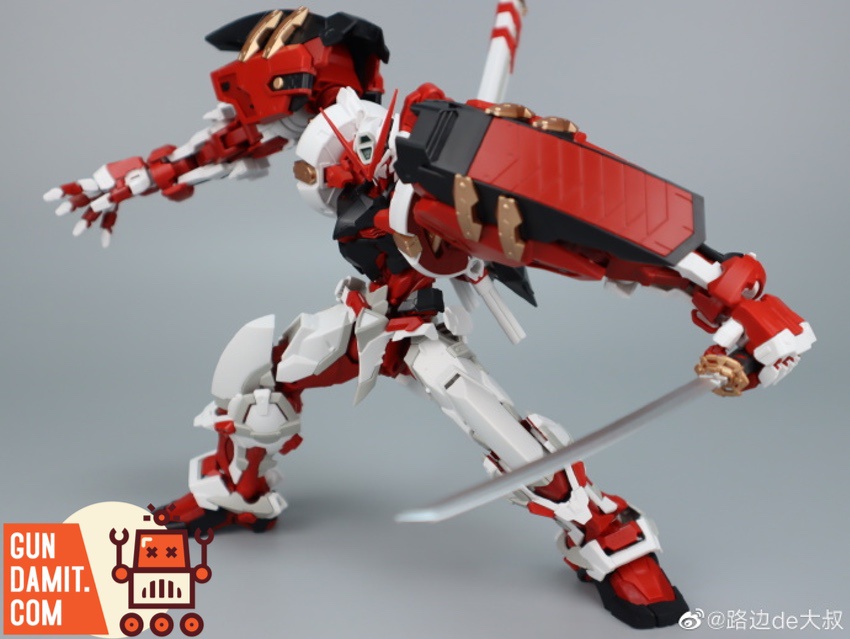 MJH 1/100 MG Astray Red Frame Powered Red HIRM Version dynamic pose with Gerbera Straight katana MJH 1/100 MG Astray Red Frame Powered Red HIRM Version dynamic pose with Gerbera Straight katana
