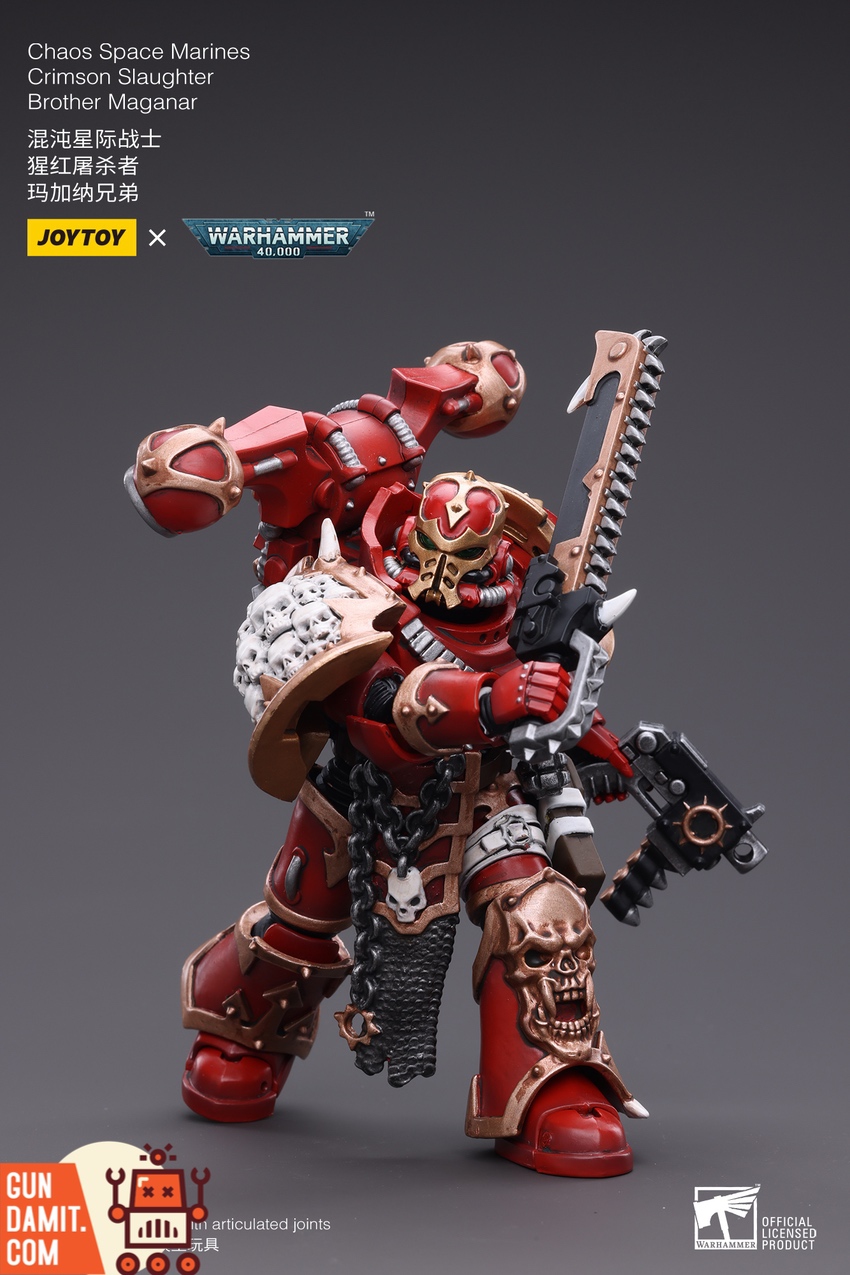JoyToy 1/18 Crimson Slaughter Maganar close-up of helmet with gold trim and skull details JoyToy 1/18 Crimson Slaughter Maganar close-up of helmet with gold trim and skull details