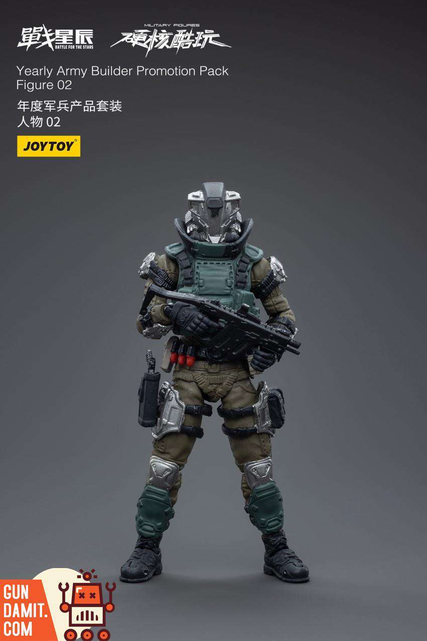 JoyToy 1/18 Army Builder Figure 02 rear view with equipment and pouches JoyToy 1/18 Army Builder Figure 02 rear view with equipment and pouches