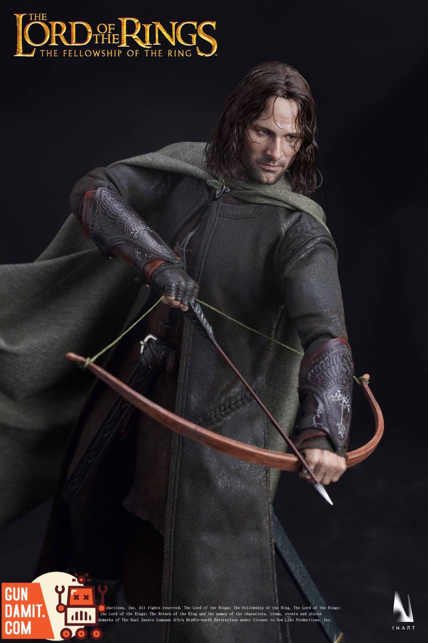 INART Aragorn deluxe side profile showing ranger outfit and weapon accessories INART Aragorn deluxe side profile showing ranger outfit and weapon accessories