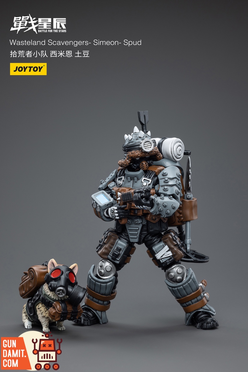 JoyToy Simeon and Spud set side view showing post-apocalyptic armor details and weapons JoyToy Simeon and Spud set side view showing post-apocalyptic armor details and weapons