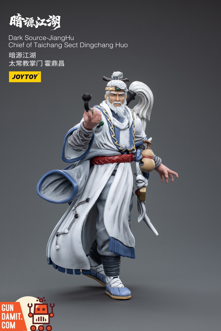 JoyToy Dingchang Huo side profile showing flowing red martial arts robe and official hat JoyToy Dingchang Huo side profile showing flowing red martial arts robe and official hat