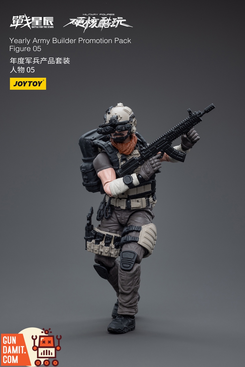 JoyToy Army Builder Pack Figure 05 close-up of head with helmet and NVG goggles JoyToy Army Builder Pack Figure 05 close-up of head with helmet and NVG goggles