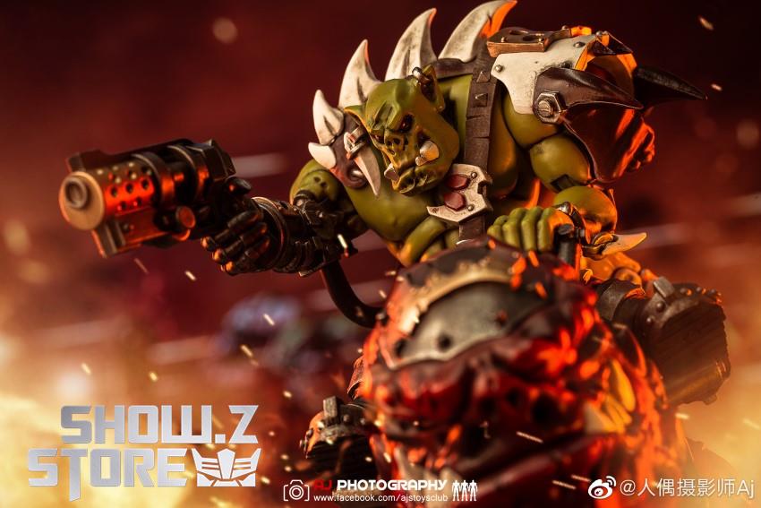 JoyToy Orks Squighog Nob close-up with gun and spiked armor JoyToy Orks Squighog Nob close-up with gun and spiked armor