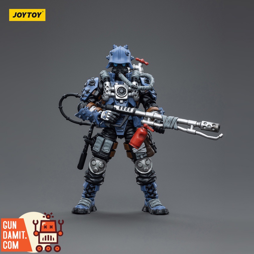 JoyToy JT4195 1/18 Wasteland Scavengers Lendal front view with blue armor and sniper rifle JoyToy JT4195 1/18 Wasteland Scavengers Lendal front view with blue armor and sniper rifle