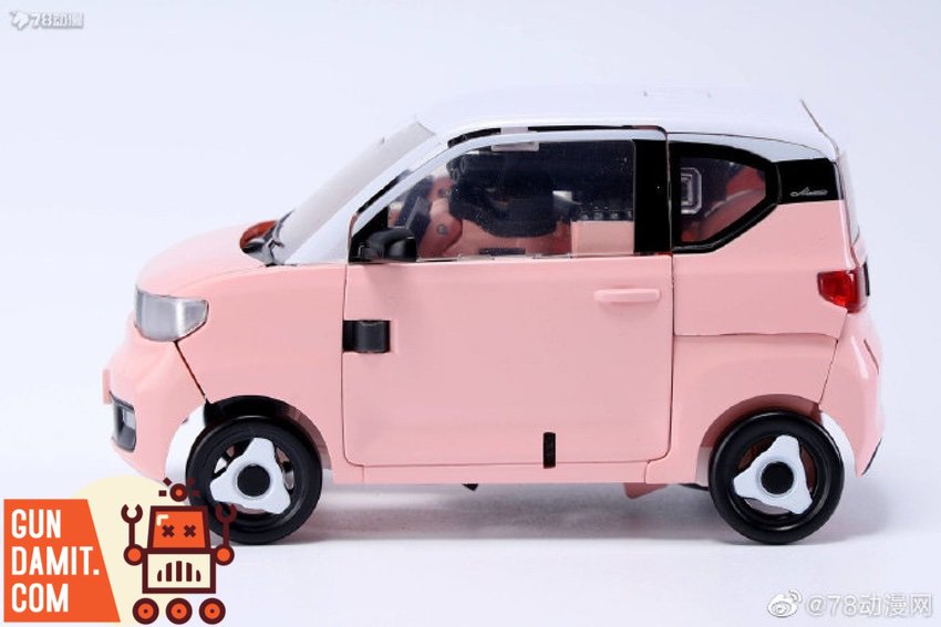 Sci-Figure Industry Wuling Mini EV Nebula mecha dynamic combat pose with weapons Sci-Figure Industry Wuling Mini EV Nebula mecha dynamic combat pose with weapons