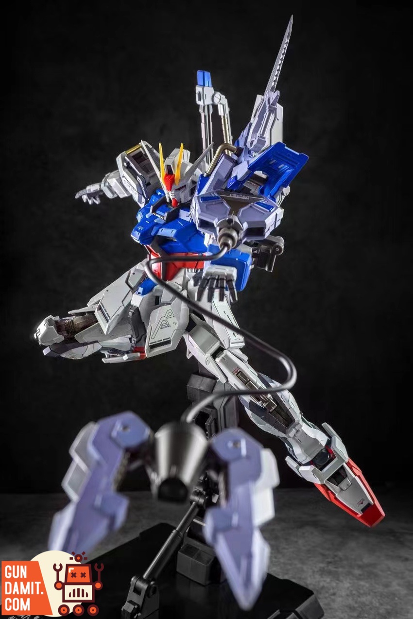 MS Aile Strike Gundam with Sword Strike equipment pose MS Aile Strike Gundam with Sword Strike equipment pose