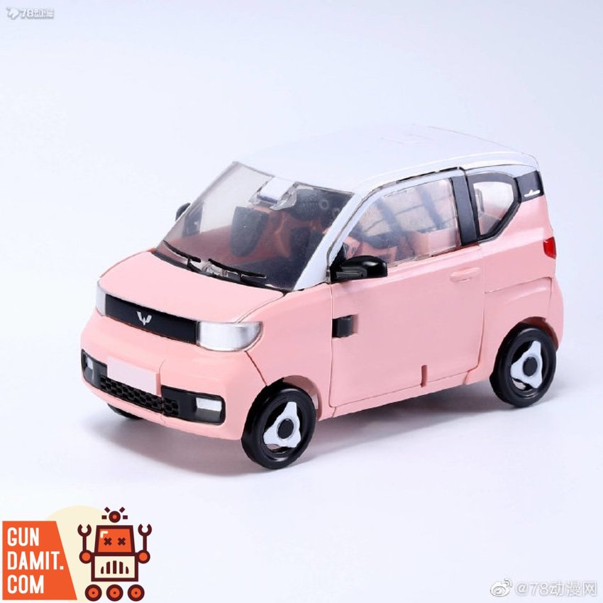 Sci-Figure Industry Wuling Mini EV Nebula pink mecha dynamic action pose with gun Sci-Figure Industry Wuling Mini EV Nebula pink mecha dynamic action pose with gun