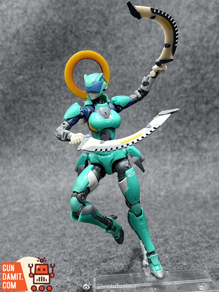 Toy Notch Athenia rear view of halo ring backpack accessory and armor detail Toy Notch Athenia rear view of halo ring backpack accessory and armor detail