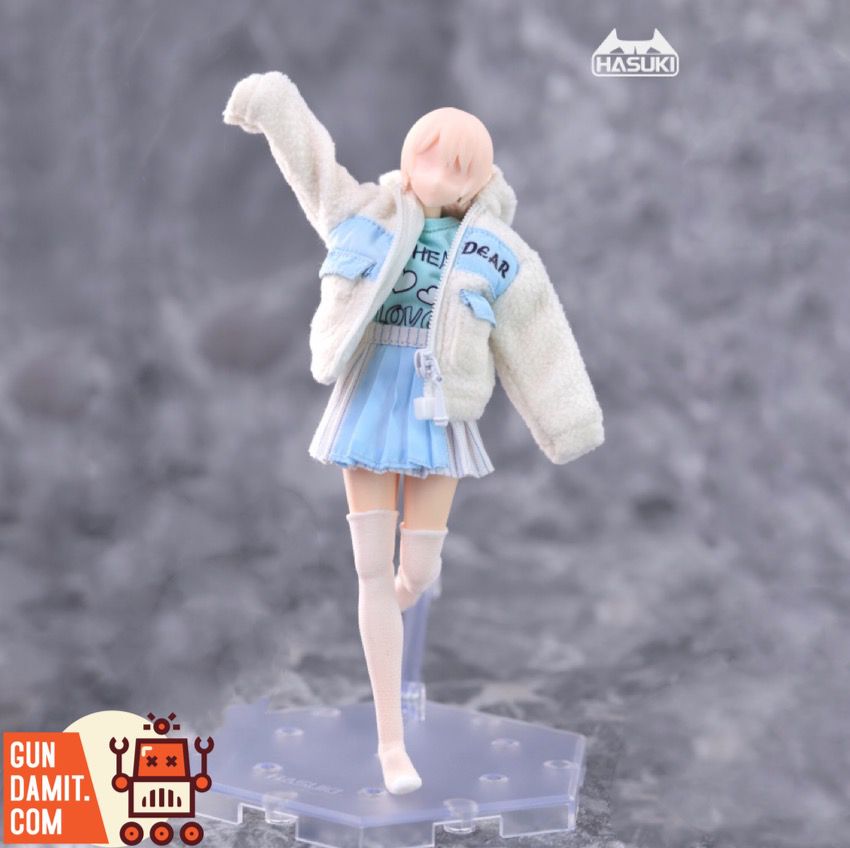 HASUKI 1/12 CS004 Winter Clothing Set on figure with white jacket and blue skirt HASUKI 1/12 CS004 Winter Clothing Set on figure with white jacket and blue skirt