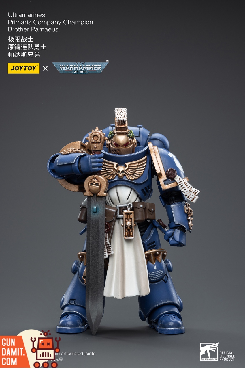 JoyToy Ultramarines Company Champion Brother Parnaeus with power sword and crest JoyToy Ultramarines Company Champion Brother Parnaeus with power sword and crest