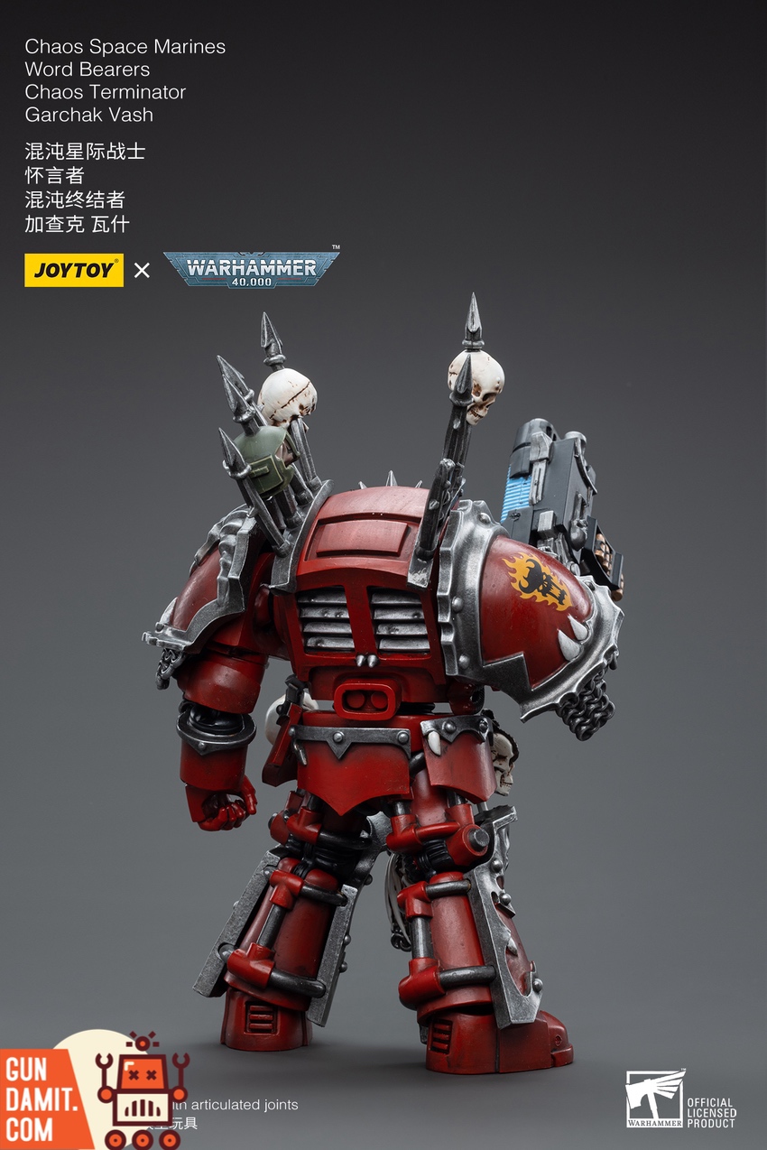 JoyToy Garchak Vash back view showing backpack and Word Bearers insignia JoyToy Garchak Vash back view showing backpack and Word Bearers insignia
