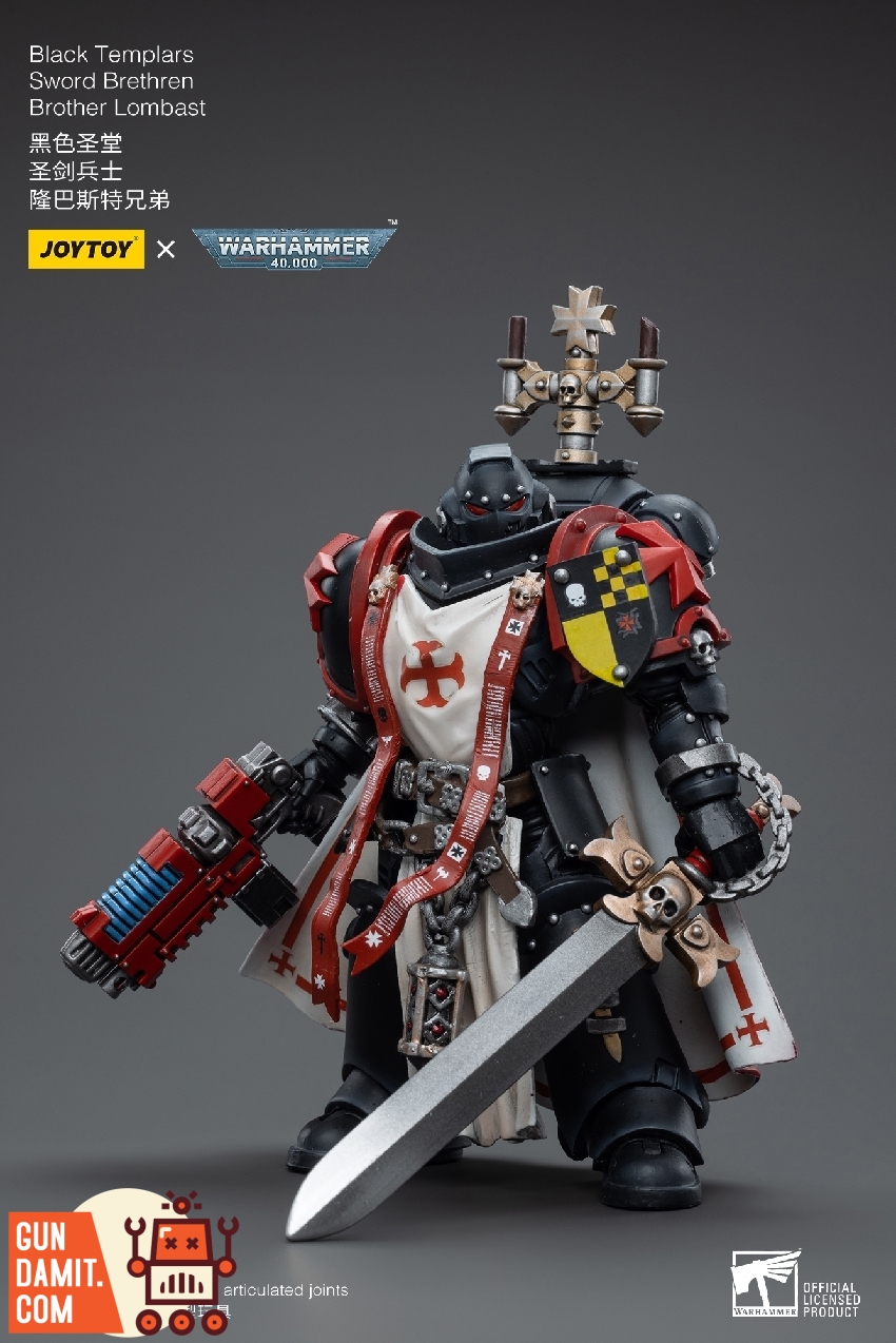 JoyToy WH40K Black Templars Lombast weapon and shield close-up JoyToy WH40K Black Templars Lombast weapon and shield close-up