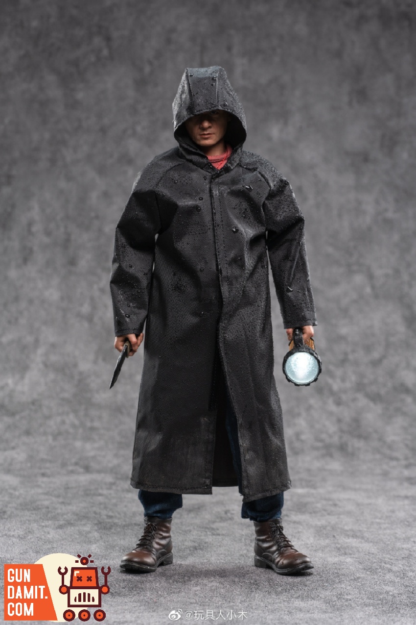 World Box 1/6 AT036S Smuggler in hooded raincoat with knife and flashlight World Box 1/6 AT036S Smuggler in hooded raincoat with knife and flashlight