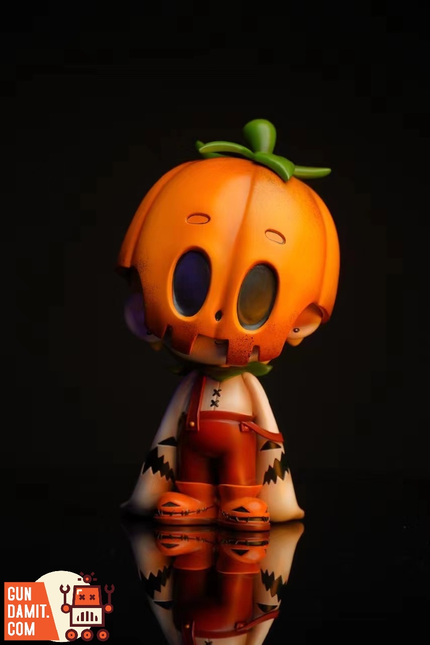 Luminous Dico wearing full pumpkin mask in green glow-in-the-dark display Luminous Dico wearing full pumpkin mask in green glow-in-the-dark display