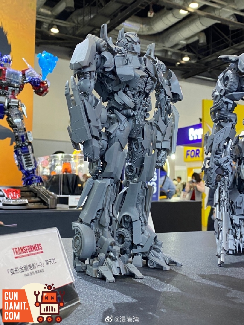 Yolopark SOSKILL Optimus Prime model kit displayed at convention alongside painted Optimus Prime figure Yolopark SOSKILL Optimus Prime model kit displayed at convention alongside painted Optimus Prime figure