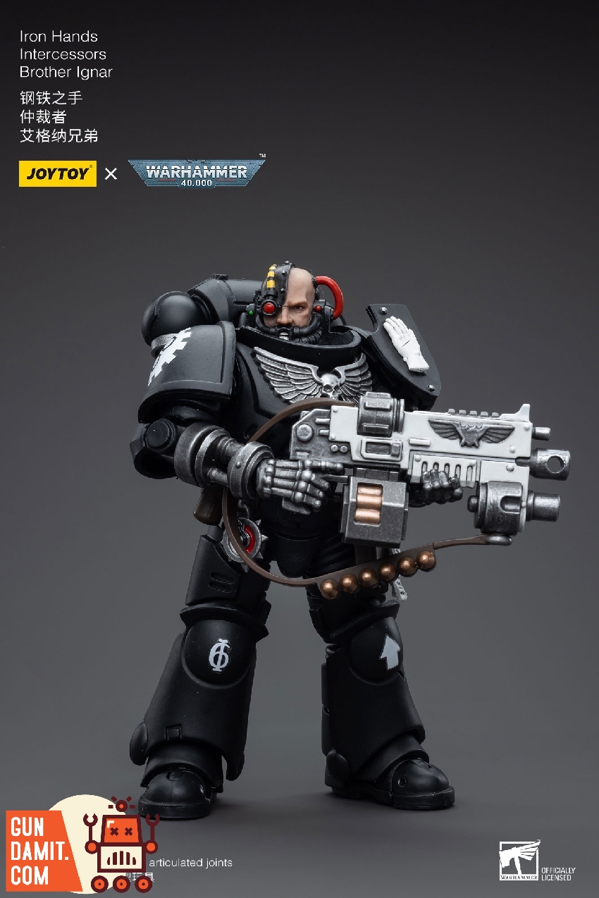 JoyToy 1/18 Warhammer 40K Iron Hands Brother Ignar figure with exposed head wielding heavy bolter rifle JoyToy 1/18 Warhammer 40K Iron Hands Brother Ignar figure with exposed head wielding heavy bolter rifle