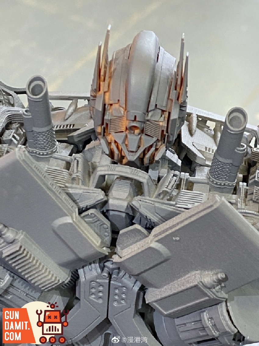 Yolopark SOSKILL Optimus Prime model kit close-up of head and upper chest showing intricate mechanical detail Yolopark SOSKILL Optimus Prime model kit close-up of head and upper chest showing intricate mechanical detail