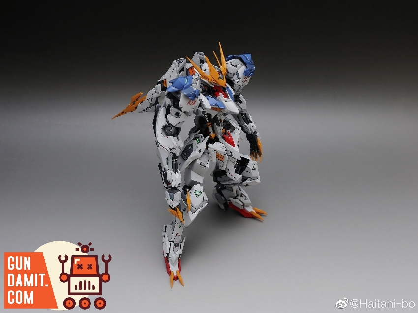 LabZero Barbatos Lupus Rex front angle action pose with mace weapons LabZero Barbatos Lupus Rex front angle action pose with mace weapons