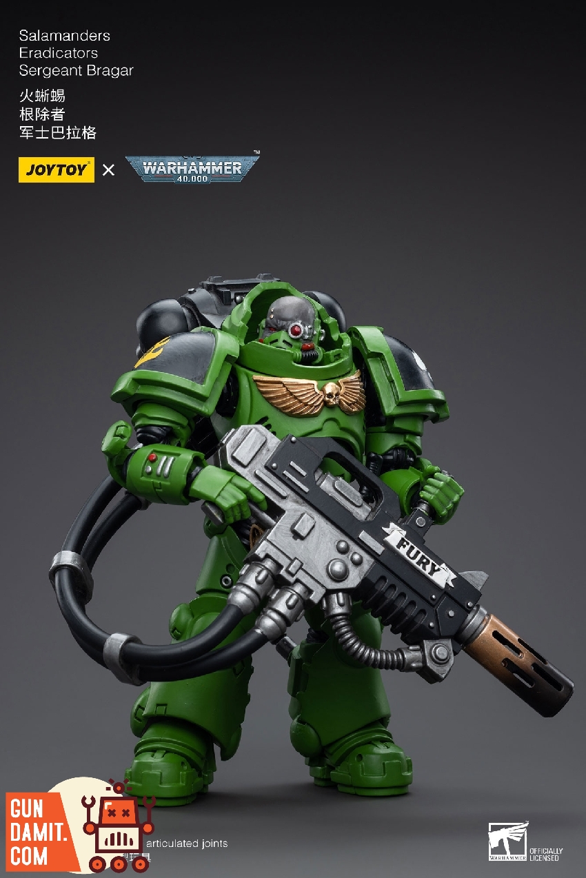 JoyToy 1/18 Eradicators Bragar holding heavy melta rifle action pose JoyToy 1/18 Eradicators Bragar holding heavy melta rifle action pose