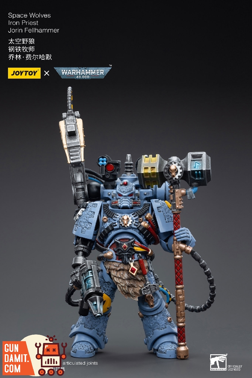 JoyToy WH40K Space Wolves techmarine with thunder hammer and wolf decorations JoyToy WH40K Space Wolves techmarine with thunder hammer and wolf decorations