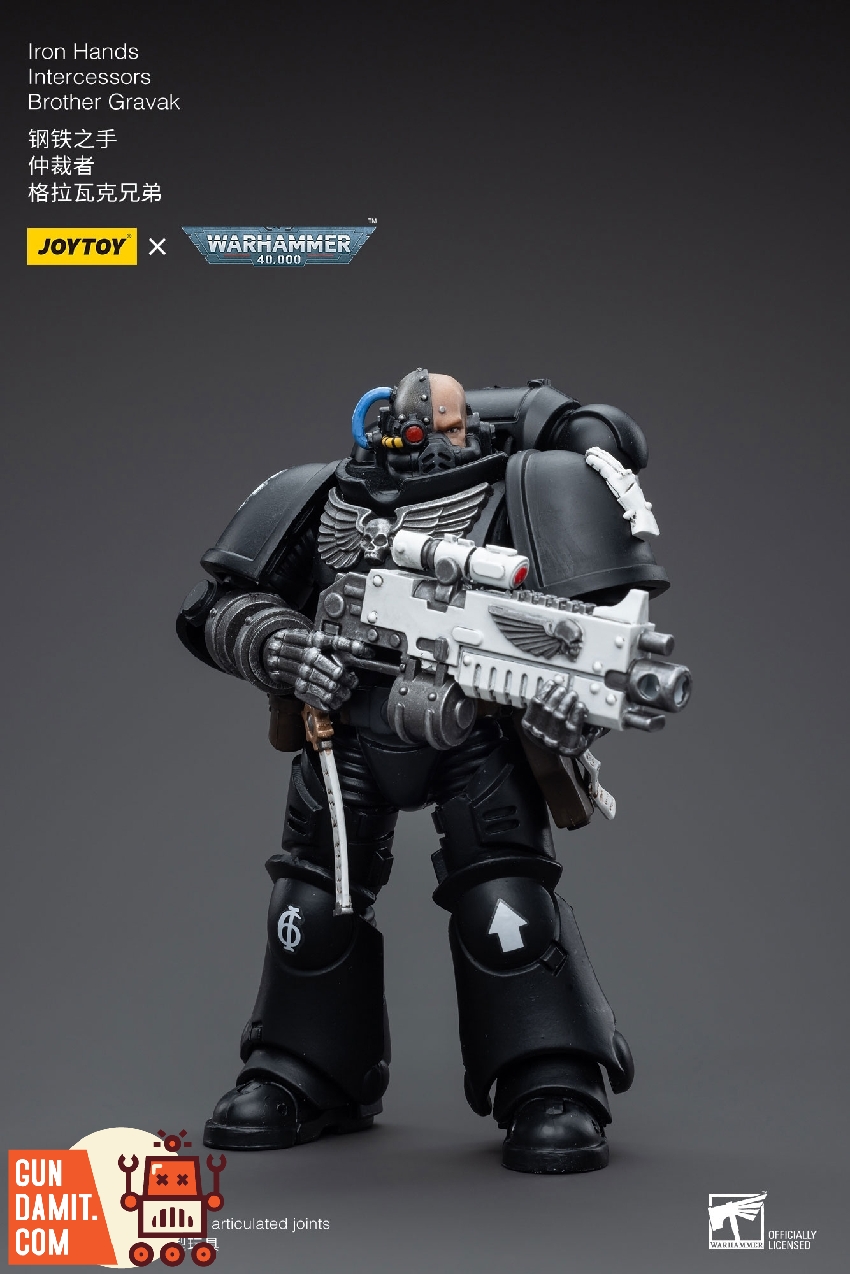 JoyToy Warhammer 40K Iron Hands space marine close-up armor detail JoyToy Warhammer 40K Iron Hands space marine close-up armor detail