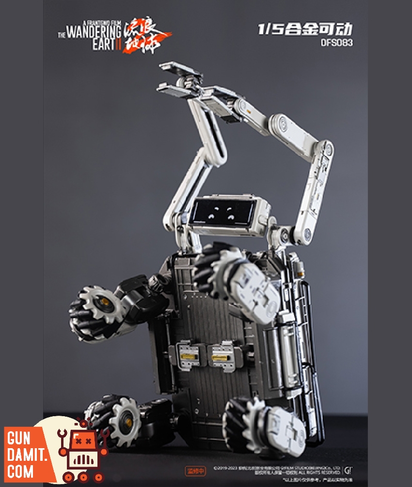 King Arts 1/5 BenBen Mechanical Dog walking pose on display King Arts 1/5 BenBen Mechanical Dog walking pose on display