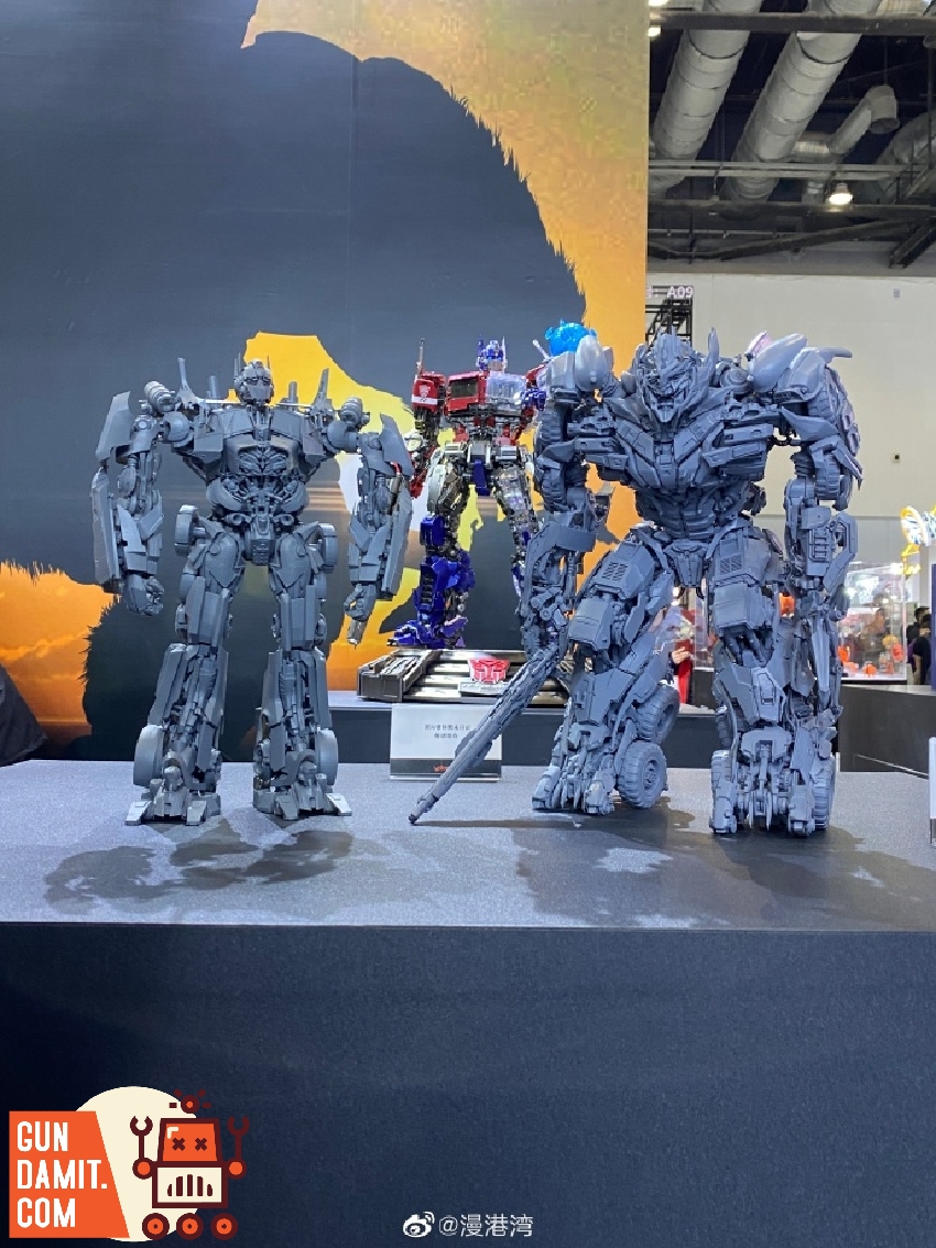 Yolopark SOSKILL Transformers model kit display featuring Optimus Prime prototype with multiple Transformers figures at exhibition booth Yolopark SOSKILL Transformers model kit display featuring Optimus Prime prototype with multiple Transformers figures at exhibition booth