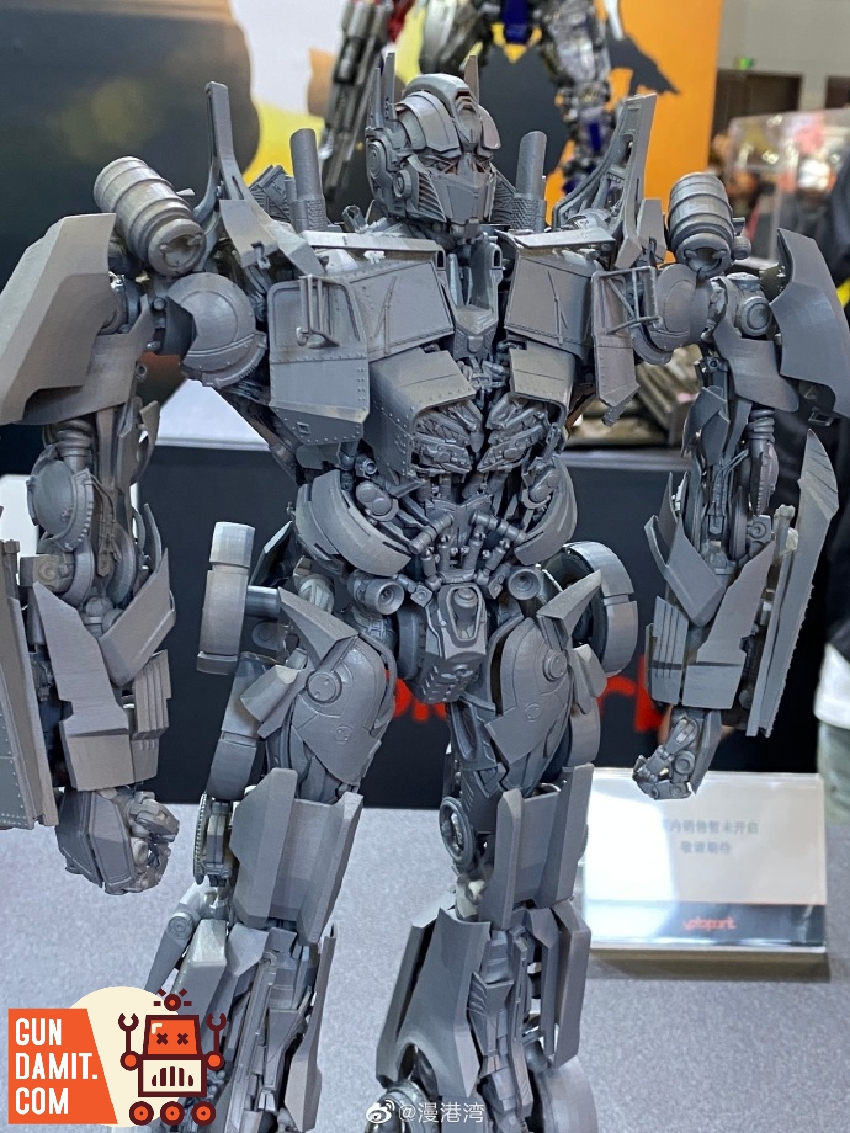 Yolopark SOSKILL Transformers Optimus Prime gray prototype front view displaying full mechanical body design Yolopark SOSKILL Transformers Optimus Prime gray prototype front view displaying full mechanical body design