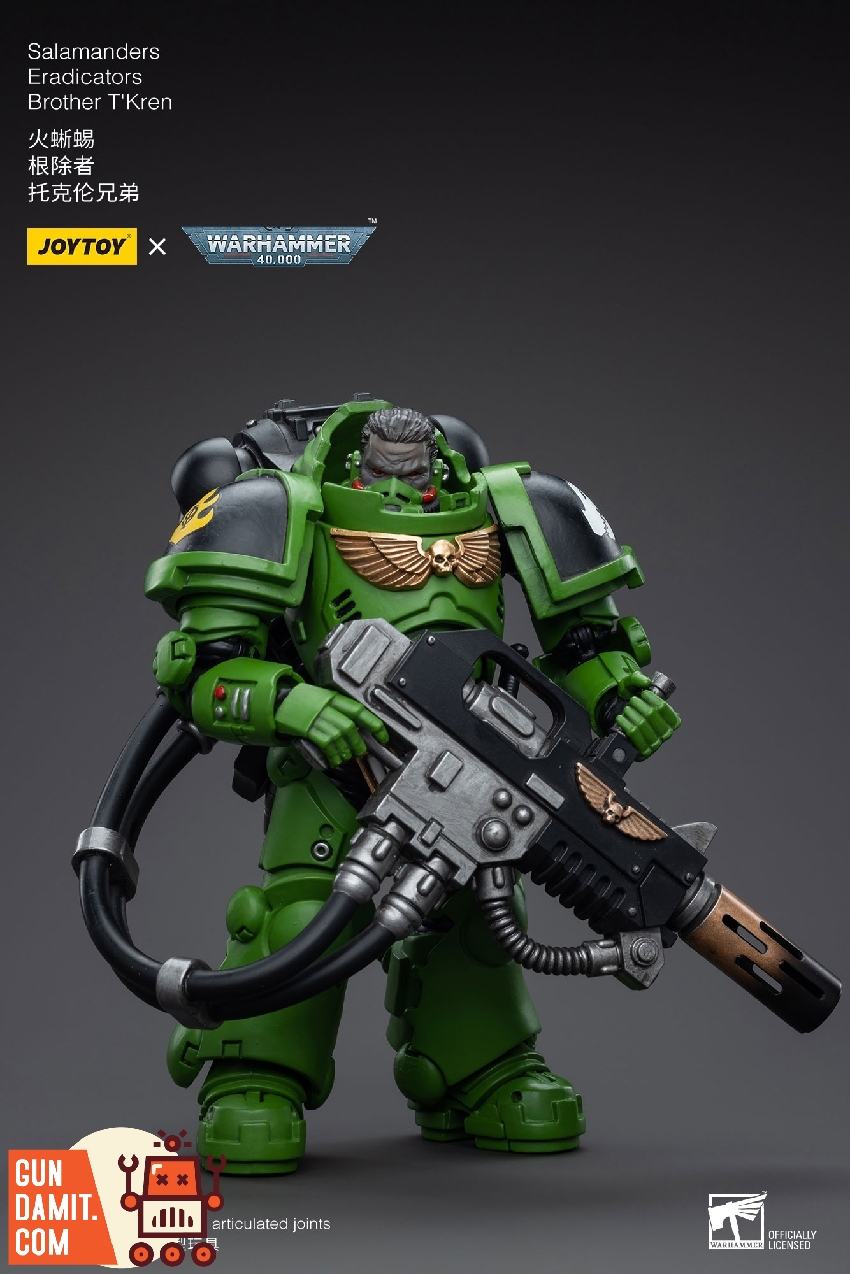 JoyToy WH40K Eradicators T'Kren detailed green armor and helmet close-up JoyToy WH40K Eradicators T'Kren detailed green armor and helmet close-up