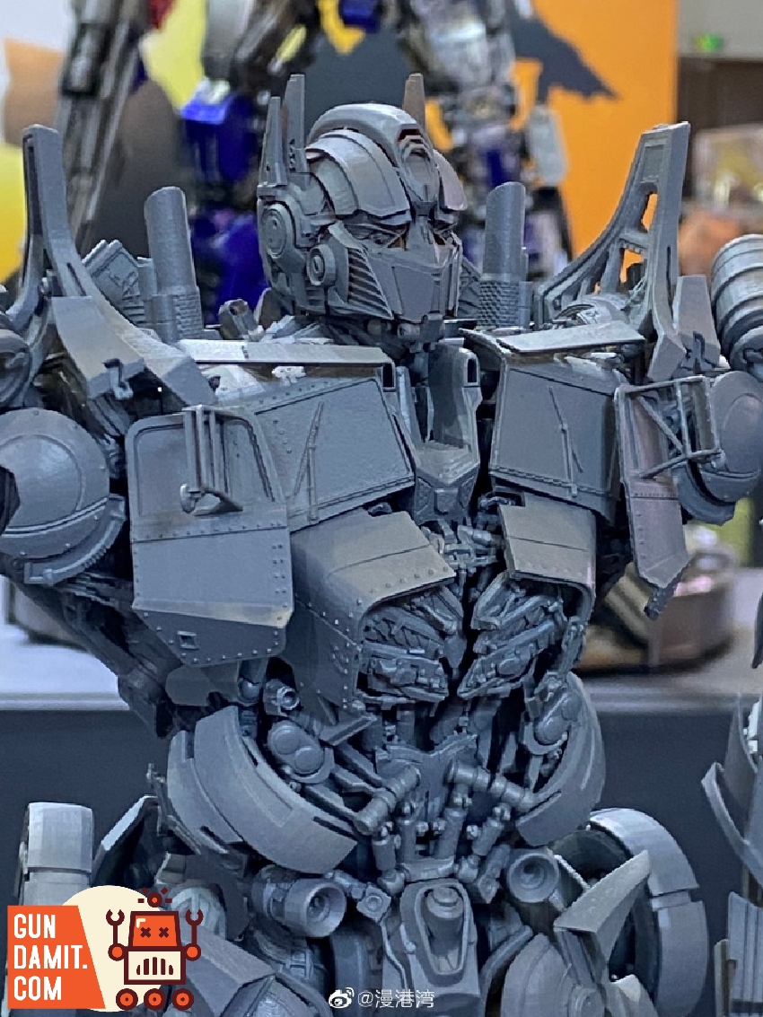 Yolopark SOSKILL Optimus Prime model kit upper body close-up showing detailed chest armor and shoulder panels Yolopark SOSKILL Optimus Prime model kit upper body close-up showing detailed chest armor and shoulder panels