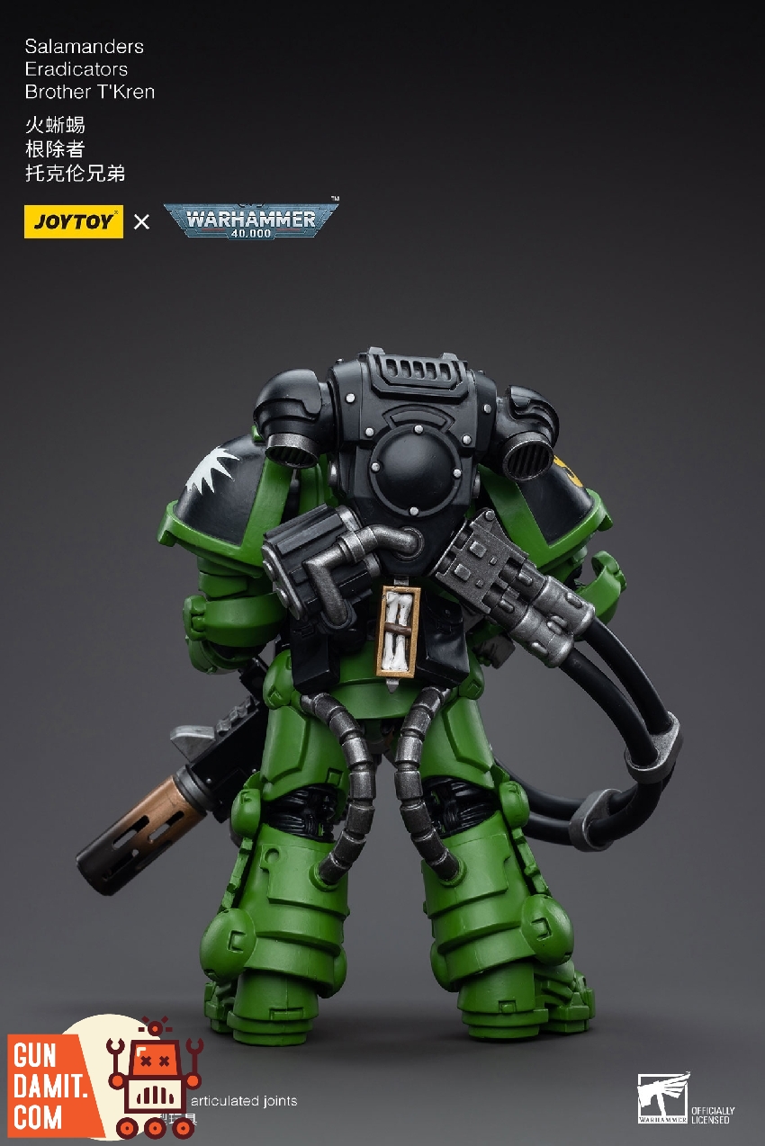 JoyToy 1/18 Salamanders T'Kren rear view showing backpack and chapter markings JoyToy 1/18 Salamanders T'Kren rear view showing backpack and chapter markings