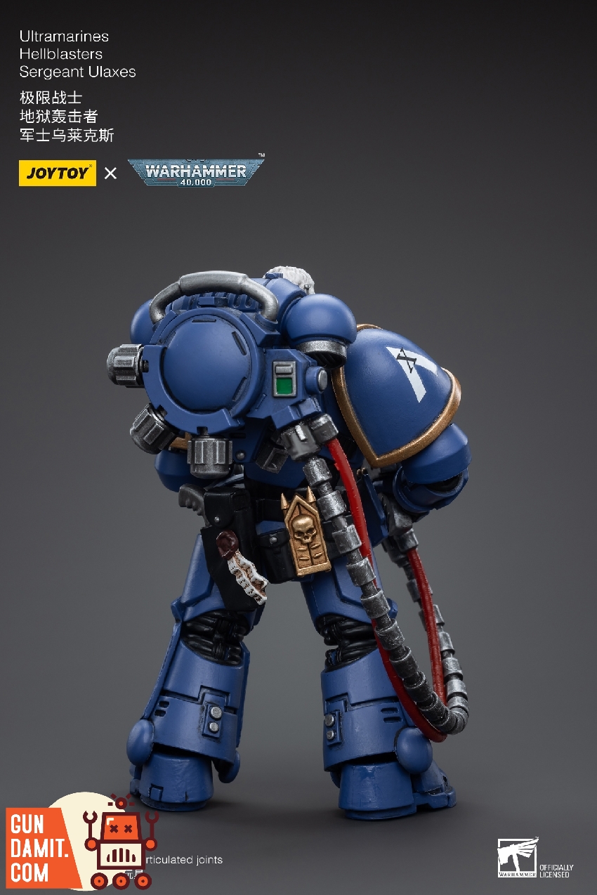 Sergeant Ulaxes with exposed head holding plasma incinerator at ready with gold Aquila chest piece Sergeant Ulaxes with exposed head holding plasma incinerator at ready with gold Aquila chest piece