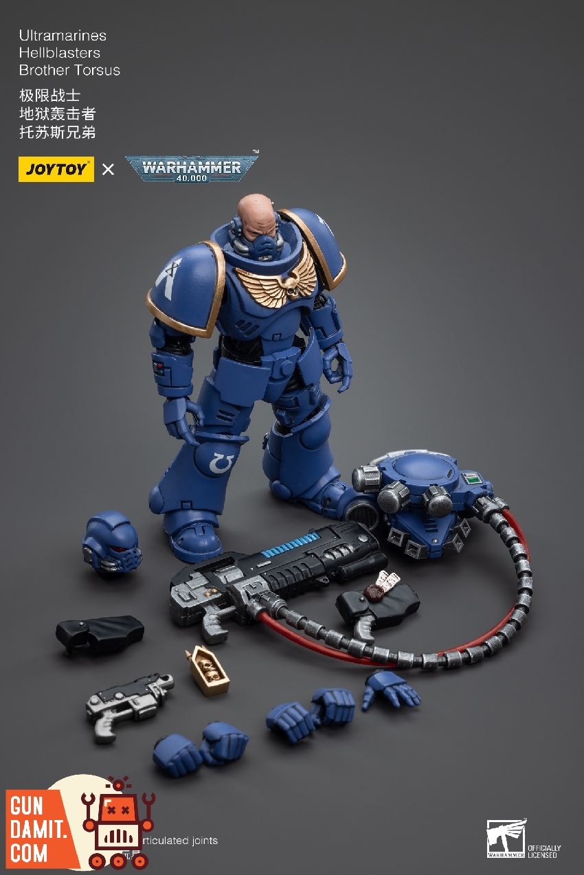 Complete accessories layout for Brother Torsus with figure, helmet, backpack, plasma incinerator, pistol, and hands Complete accessories layout for Brother Torsus with figure, helmet, backpack, plasma incinerator, pistol, and hands